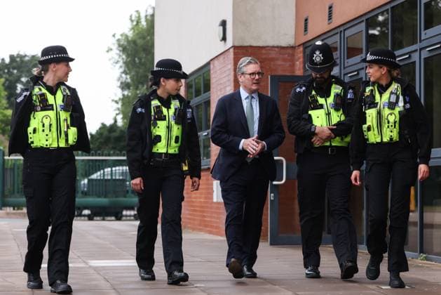 News Themen der Woche KW32 Prime Minister Keir Starmer meets Police and community leaders 08 08 2024. Solihull, United Kingdom. Prime Minister Keir Starmer meets West Midlands Police offices and community and faith representatives at the Arden Academy., Credit:Simon Dawson Avalon United Kingdom, Solihull  Copyright: xSimonxDawsonx xAvalonx 0897102226