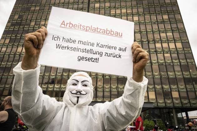 Bilder des Jahres 2024, News 08 August News Themen der Woche KW32 News Bilder des Tages Vor der Aufsichtsratssitzung bei TKS in Duisburg. ** NUR FÜR REDAKTIONELLE ZWECKE ** EDITORIAL USE ONLY **<p>Sigmar Gabriel, Detlef Wetzel, Tekin Nasikkol, Roc Stellvertr. Betr Rat HKM Vor der Aufsichtsratssitzung bei TKS in Duisburg am Freitag, 9. August 2024. Es wird eine Entscheidung über den Lauf der Dinge in der Stahlproduktion erwartet. Duisburg NRW Duisburg Copyright: STEFANxAREND *** Before the Supervisory Board meeting at TKS in Duisburg FOR EDITORIAL PURPOSES ONLY EDITORIAL USE ONLY p Sigmar Gabriel, Detlef Wetzel, Tekin Nasikkol, Roc Stellvertr Betr Rat HKM Before the Supervisory Board meeting at TKS in Duisburg on Friday, August 9, 2024 A decision is expected on the course of events in steel production Duisburg NRW Duisburg Copyright: STEFANxAREND doc7wnxj2nb6zphd2uv1mf ,EDITORIAL USE ONLY