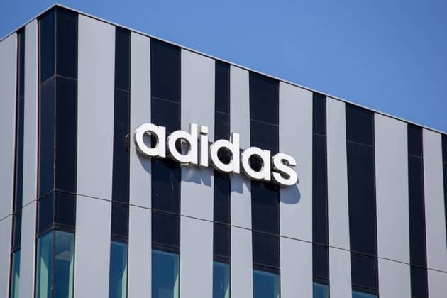 Nahaufnahme vom ADIDAS-Schrifzug am Firmensitz in Straßburg, Frankreich Copyright: xUdoxHerrmannx