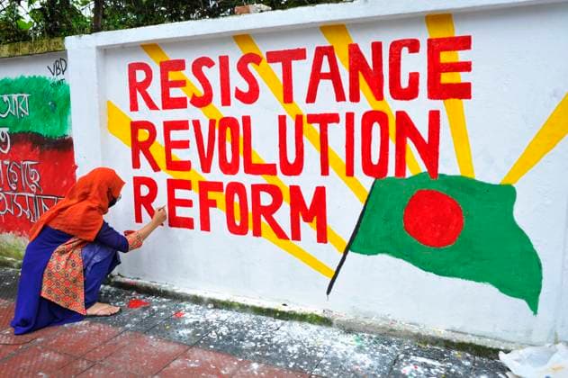 Bilder des Jahres 2024, News 08 August News Themen der Woche KW32 News Bilder des Tages August 10, 2024, Sylhet, Bangladesh: Sylhet, Bangladesh- Students of educational institutions paint over vandalised walls in Sylhet, Bangladesh. From directing vehicles to repainting the urban landscape, the young students are transforming Sylhet city streets in impressive ways. They wrote with powerful messages, rebel poetry, and artistic expression to inspire change and elevate the spirit of the community. Sylhet Bangladesh - ZUMAr143 20240810_zap_r143_004 Copyright: xMdxRafayatxHaquexKhanx
