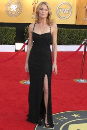 arrives at the 2011 Screen Actors Guild Awards LOS ANGELES - JAN 30: Robin Wright arrives at the 2011 Screen Actors Guild Awards at Shrine Auditorium on January 30, 2011 in Los Angeles, CA Los Angeles CA USA EDITORIAL USE ONLY Copyright: xx KathyxHutchinsx khphotos359342
