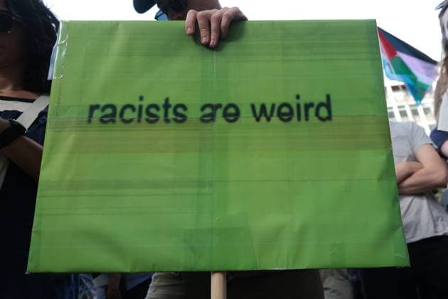 News Themen der Woche KW32 News Bilder des Tages . 10 08 2024. London, United Kingdom. Anti Racist Protest Reform Party HQ. Anti racist protest outside the HQ of the Reform Party on Victoria Street, Westminster.  xMartynxWheatleyx xi-Imagesx IIM-25425-0009