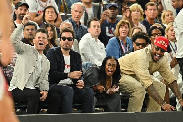 Paris 2024 - Jimmy Fallon At France v USA Basketball Final Jimmy Fallon, Sha Carri Richardson and Carmelo Anthony attend the Men s Basketball Final Gold Medal game between Team France and Team United States on day fifteen of the Paris 2024 Summer Olympic Games at Bercy Arena on August 10, 2024 in Paris, France. Photo by Laurent Zabulon ABACAPRESS.COM Paris France  Copyright: xZabulonxLaurent ABACAx