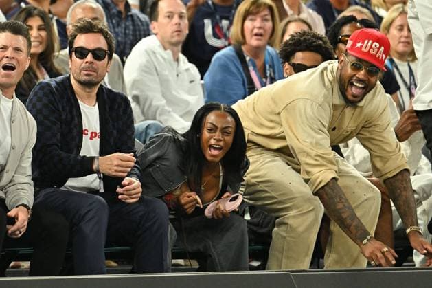 Bilder des Jahres 2024, Entertainment 08 August Entertainment Themen der Woche KW32 Entertainment Bilder des Tages Paris 2024 - Carmelo Anthony At France v USA Basketball Final Jimmy Fallon, Sha Carri Richardson and Carmelo Anthony attend the Men s Basketball Final Gold Medal game between Team France and Team United States on day fifteen of the Paris 2024 Summer Olympic Games at Bercy Arena on August 10, 2024 in Paris, France. Photo by Laurent Zabulon ABACAPRESS.COM Paris France  Copyright: xZabulonxLaurent ABACAx