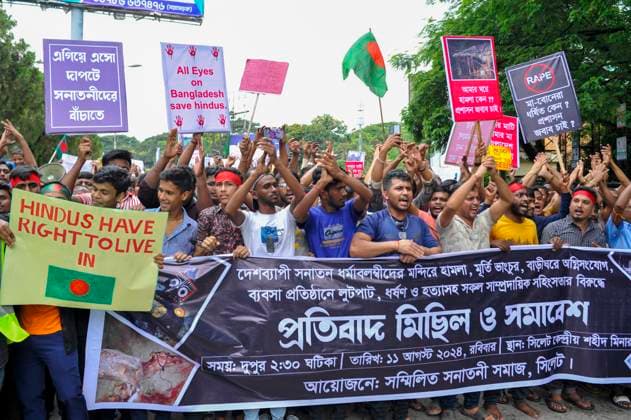 News Themen der Woche KW32 News Bilder des Tages August 11, 2024, Sylhet, Bangladesh: Sylhet, Bangladesh: Today, Sylhet ISKCON and Sammilto Sanatani Samaj took out a demonstration and protest march against all communal violence including attacks on houses of Sanatan (Hindu) religious people, vandalism of idols, burning of houses, looting of business establishments, rape. The procession started from Sylhet ISKCON and ended at the central Shaheed Minar premises Sylhet Bangladesh - ZUMAr143 20240811_zap_r143_053 Copyright: xMdxRafayatxHaquexKhanx