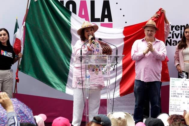 Former Mexican presidential candidate Xochitl Galvez speaking during a rally outside the National Electoral Institute (INE) to protest against the legislative overrepresentation that the National Regeneration Movement (MORENA) party could have. Mexico City Mexico - ZUMAe321 20240811_zia_e321_031 Copyright: xLuisxBarronx