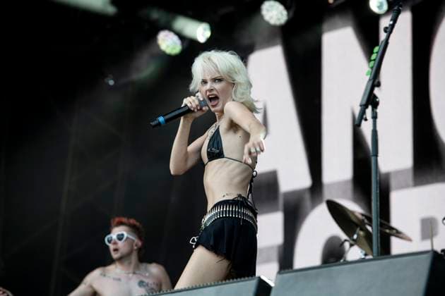 Bilder des Jahres 2024, Entertainment 08 August Entertainment Themen der Woche KW32 Entertainment Bilder des Tages Wargasm performing live at Gunnersbury Park, London 11 August 2024 Wargasm performing live at Gunnersbury Park, London 11 August 2024 Milkie Way (Rachel Hastings) ,singer Wargasm (UK) are an up-and-coming London based duo They play a nu-metal sound, which they spike with more light-hearted pop and electronic elements, as well as with a riot grrrl ethos and charge., Credit:Dafydd Owen Avalon United Kingdom, London  Copyright: xDafyddxOwenx xAvalonx 0897900214