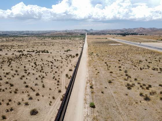 US-Mexico Border Wall in Jacumba Hot Springs - 11 Aug 2024 (Editor s note: Image taken by drone.) A general view of the border wall in Jacumba Hot Springs. The area in Jacumba Hot Springs in California is one of the popular places that migrants cross the border from Mexico to the United States. Even though there are a lot of officers patrol on both sides, hundreds of migrants still enter the United States everyday. Jacumba Hot Springs United States Copyright: xMichaelxHoxWaixLeex xSOPAxImagesx MichaelHo4373