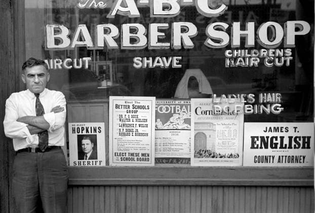 Barber and Shop, South Omaha Nebraska, USA, John Vachon for Farm Security Administration, November 1938  Copyright: xCircaxImagesx ghi-circa04620