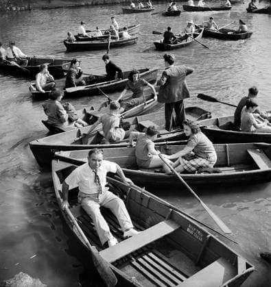 People in row boats on Lake on Sunday, Central Park, New York City, New York, USA, Marjorie Collins, U.S. Office of War Information, September 1942  Copyright: xCircaxImagesx ghi-circa01675
