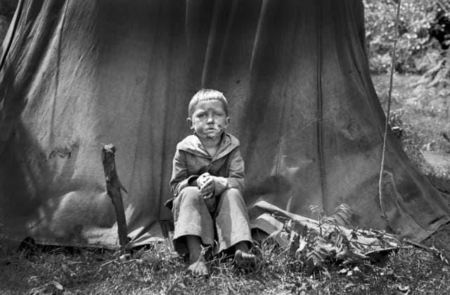Migrant Child in front of Tent Home, Berrien County, Michigan, USA, John Vachon, U.S. Farm Security Administration July 1940  Copyright: xCircaxImagesx ghi-circa02548