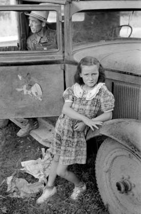 Arkansas Farmer and Daughter now picking Fruit in Berrien County, Michigan, USA, John Vachon, U.S. Farm Security Administration, July 1940  Copyright: xCircaxImagesx ghi-circa02549