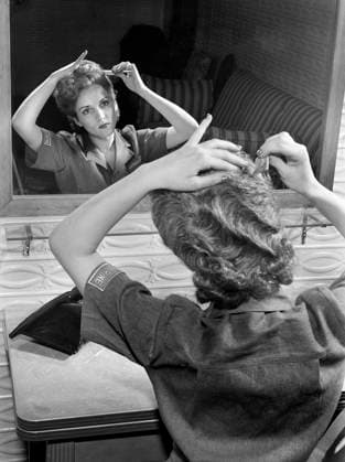 Female Worker styling her Short Hair for Safe Industrial Work during World War II, Bendix Aviation Plant, Brooklyn, New York, USA, Ann Rosener, U.S. Office of War Information, March 1943  Copyright: xCircaxImagesx ghi-circa02726