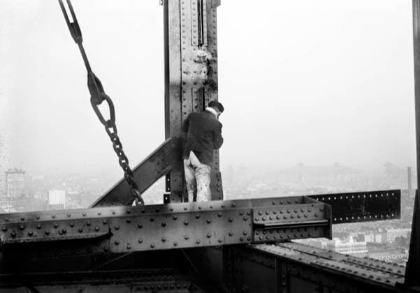 Construction Worker working on 33rd Floor of Metropolitan Life Insurance Company Tower, New York City, New York, USA, Bain News Service, January 1908  Copyright: xCircaxImagesx ghi-circa02800