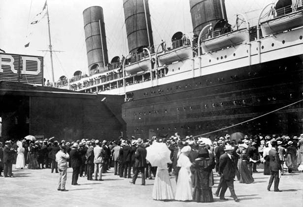 Lusitania arriving at Dock, New York City, New York, USA, Bain News Service, September 1907  Copyright: xCircaxImagesx ghi-circa02802