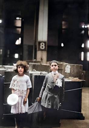 Two immigrant children, Ellis Island, New York City, New York, USA, Bain News Service, 1915  Copyright: xCircaxImagesx ghi-circa02871