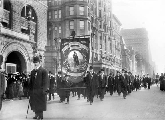 St. Patrick Parade, Fifth Avenue, New York City, New York, USA, Bain News Service, March 1909  Copyright: xCircaxImagesx ghi-circa02930