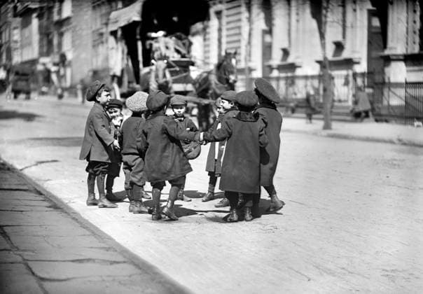 Group of children playing in street, New York City, New York, USA, Bain News Service, April 1909  Copyright: xCircaxImagesx ghi-circa02931