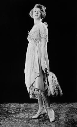 American Actress Vivian Martin (1893-1987), fashion portrait, Bain News Service, 1920  Copyright: xCircaxImagesx ghi-circa02987