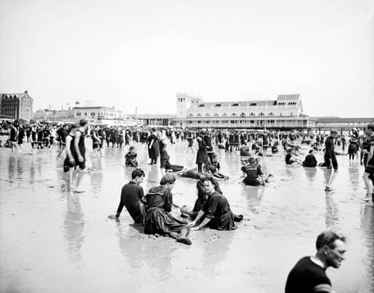 Beach crowd, Atlantic City, New Jersey, USA, Detroit Publishing Company, 1900  Copyright: xCircaxImagesx ghi-circa03216