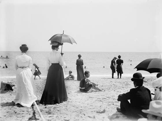 Beachgoers, Palm Beach, Florida, USA, Detroit Publishing Company, 1905  Copyright: xCircaxImagesx ghi-circa03736