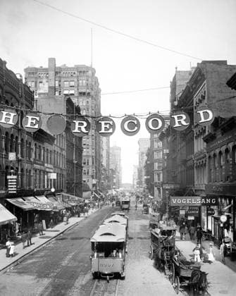 Madison Street, east from Fifth Avenue, Chicago, Illinois, USA, Detroit Publishing Company, 1900  Copyright: xCircaxImagesx ghi-circa03764