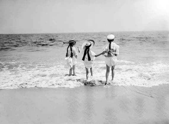 Three young girls wading in water, Coney Island, Brooklyn, New York City, New York, USA, Detroit Publishing Company, 1905  Copyright: xCircaxImagesx ghi-circa03830