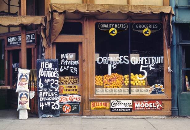 Store window, Grand Grocery Co., Lincoln, Nebraska, USA, John Vachon, U.S. Farm Security Administration-U.S. Office of War Information, 1942  Copyright: xCircaxImagesx ghi-circa04088