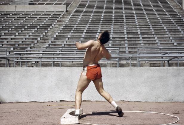 Shot putter, University of Nebraska, Lincoln, Nebraska, USA, John Vachon, U.S. Farm Security Administration-U.S. Office of War Information, 1942  Copyright: xCircaxImagesx ghi-circa04090