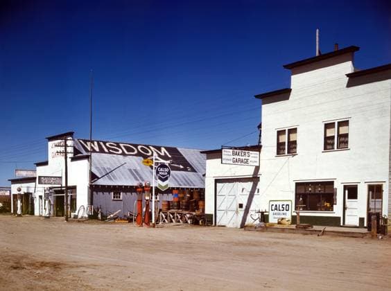 Gas station and garage, Wisdom, Montana, USA, John Vachon, U.S. Farm Security Administration-U.S. Office of War Information, April 1942  Copyright: xCircaxImagesx ghi-circa04091