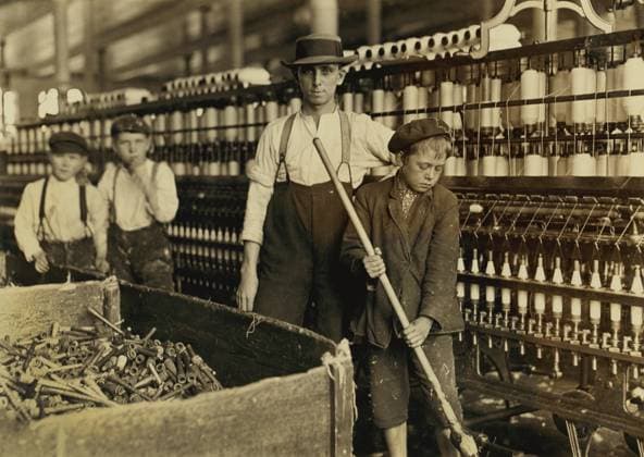 Sweeper and doffer boys, Lancaster Mills, Lancaster, South Carolina, USA, Lewis Hine for National Child Labor Committee, November 1908  Copyright: xCircaxImagesx ghi-circa04182