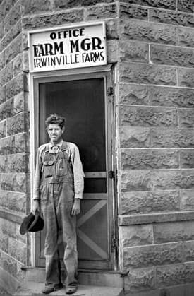 Farmer Standing at Office of Farm Manager, Irwinville Farms Project, Irwinville, Georgia, USA, John Vachon for Farm Security Administration, May 1938  Copyright: xCircaxImagesx ghi-circa04608
