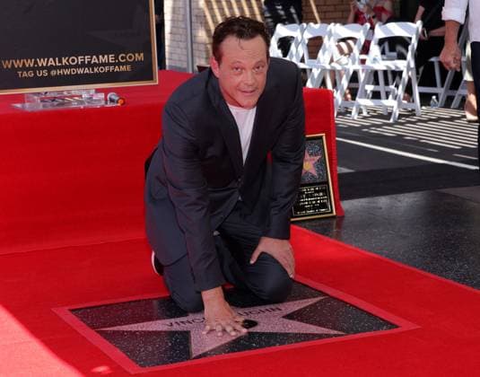 Bilder des Jahres 2024, Entertainment 08 August Entertainment Themen der Woche KW33 Entertainment Bilder des Tages Actor Vince Vaughn strikes a pose for photographers during an unveiling ceremony honoring him with the 2,786th star on the Hollywood Walk of Fame in Los Angeles on Monday, August 12, 2024.  LAP20240812003 GREGxGRUDT