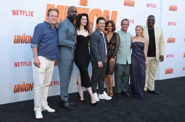 Entertainment Themen der Woche KW33 Entertainment Bilder des Tages The Union Premiere - LA Mark Wahlberg, Adewale Akinnuoye-Agbaje, Alice Lee, Jennifer Madeloff, Mike Colter, Jessica De Gouw, Julian Farino, Halle Berry, Jeff G. Waxman, Patch Darragh, Dan Lin, Stephen Levinson, At Los Angeles Premiere Of Netflix s The Union at The Egyptian Theatre Hollywood in Hollywood, Los Angeles, CA, USA on August 12 2024. Photo by Fati S ABACAPRESS.COM Los Angeles CA United States  Copyright: xFatixSadou ABACAPRESS.COMx