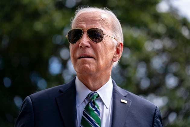 News Themen der Woche KW33 News Bilder des Tages President Biden and First Lady Jill Biden depart the White House for New Orleans, Louisiana President Joe Biden departs the White House in Washington, DC on Tuesday, August 13, 2024. The President and First Lady are traveling to New Orleans, Louisiana to attend at Biden Cancer Moonshot initiative event at Tulane University. Photo by Bonnie Cash Pool ABACAPRESS.COM WASHINGTON DC United States  Copyright: xPool ABACAx