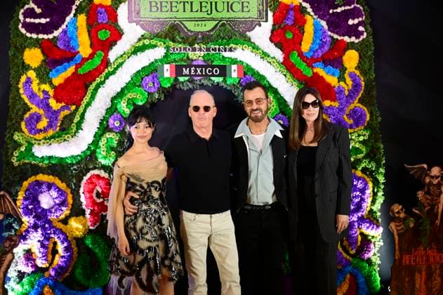 August 13, 2024, Mexico City, Ciudad de Mexico, Mexico: (L-R) Jenna Ortega, Michael Keaton, Justin Theroux and Monica Bellucci Posing for photos during the Beetlejuice Beetlejuice film Photocall at Mexico City Four Season Hotel. August 13, 2024 in Mexico City, Mexico. Mexico City Mexico - ZUMAe321 20240813_zea_e321_077 Copyright: xCarlosxTischler xEyepixxGroupx