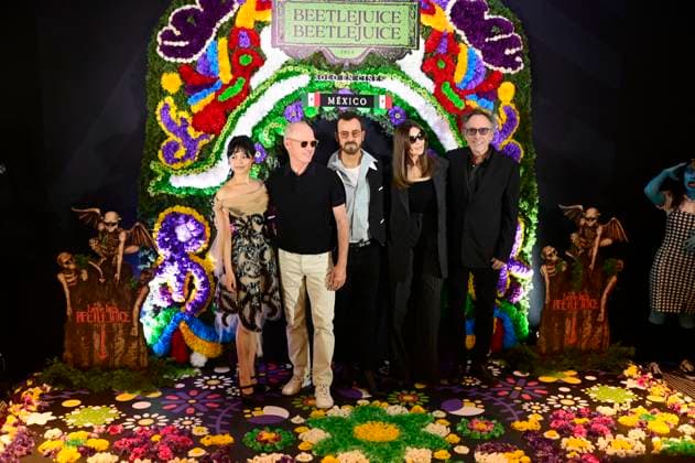 Beetlejuice Beetlejuice Photocall - Mexico City (L-R) Jenna Ortega, Michael Keaton, Justin Theroux, Monica Bellucci and Tim Burton Posing for photos during the Beetlejuice Beetlejuice film Photocall at Mexico City Four Season Hotel. Mexico City, Mexico, August 13, 2024. Photo by Carlos Tischler Eyepix Group ABACAPRESS.COM Mexico City Mexico  Copyright: xTischlerxCarlos Eyepix ABACAx