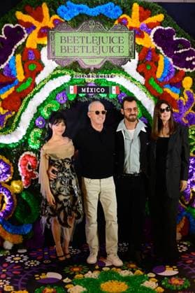 Beetlejuice Beetlejuice Mexico City Premiere (L-R) Jenna Ortega, Michael Keaton, Justin Theroux and Monica Bellucci Posing for photos during the Beetlejuice Beetlejuice film Photocall at Mexico City Four Season Hotel. August 13, 2024 in Mexico City, Mexico. Mexico City CDMX Mexico Copyright: xCarlosxTischlerx