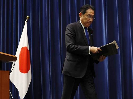 News Themen der Woche KW33 News Bilder des Tages Japan PM Kishida not to run in LDP presidential election Japanese Prime Minister Fumio Kishida leaves the briefing room following a press conference at the premier s office in Tokyo on Aug. 14, 2024, at which he announced his decision not to run in the ruling Liberal Democratic Party s presidential election in September.  A14AA0003289978P