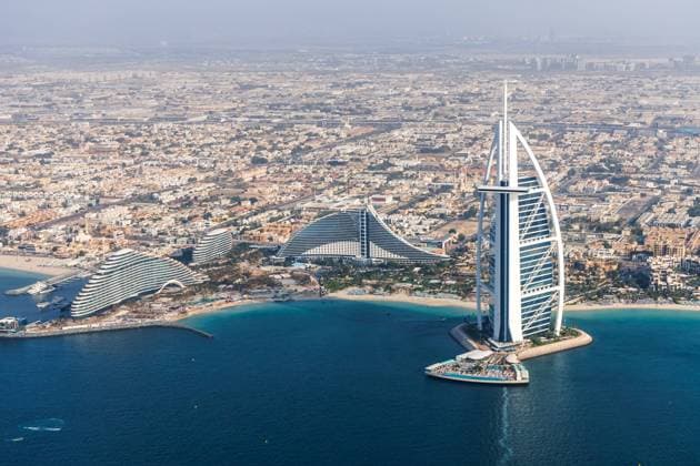 Dubai Burj Al Arab Luxus Hotel Luftaufnahme Luftbild am Meer von oben Dubai, Vereinigte Arabische Emirate - 16. Februar 2024: Dubai Burj Al Arab Luxus Hotel Luftaufnahme Luftbild am Meer von oben in Dubai, Vereinigte Arabische Emirate. *** Dubai Burj Al Arab luxury hotel aerial view aerial view of the sea from above Dubai, United Arab Emirates February 16, 2024 Dubai Burj Al Arab luxury hotel aerial view aerial view of the sea from above in Dubai, United Arab Emirates
