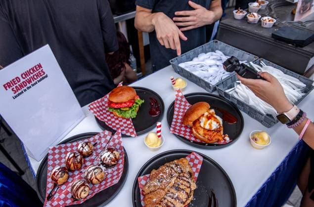 August 14, 2024, Toronto, On, Canada: Fried chicken sandwiches and desserts are pictured on media preview day at the Canadian National Exhibition in Toronto on Wednesday, August 14, 2024. Toronto Canada  - ZUMAc35_ 20240814_zaf_c35_035 Copyright: xLauraxProctorx