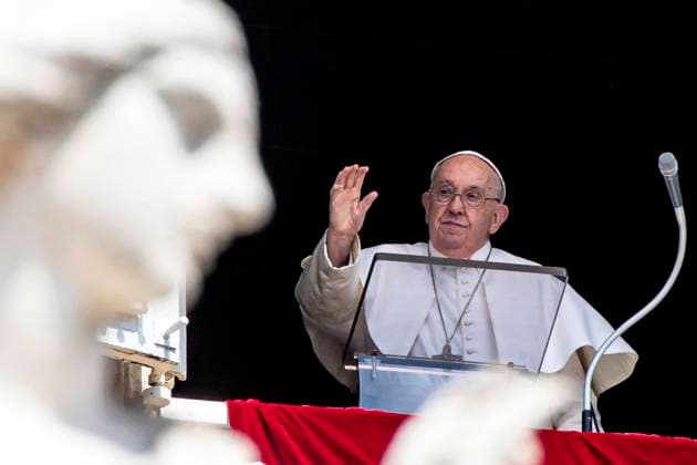 News Themen der Woche KW33 News Bilder des Tages August 15, 2024, Vatican City, ITALY: Pope Francis leads the Angelus prayer for the Solemnity of Assumption of the blessed Virgin Mary from the window of his office overlooking Saint Peter s Square, Vatican City, 15 August 2024. ANSA ANGELO CARCONI Vatican City ITALY  - ZUMAa110 20240815_zaf_a110_002 Copyright: xAngeloxCarconix