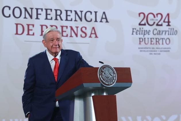 Mexiko, Präsident Andres Manuel Lopez Obrador Pressekonferenz in Mexiko-Stadt Mexican President Lopez Obrador Briefing Mexican President AndrÃ s Manuel Lopez Obrador speaking about the resources to be given to those who participated in the Paris 2024 Olympic Games, during the briefing conference in front of reporters at the National Palace. on August 15, 2024 in Mexico City, Mexico. (Photo by Carlos Santiago Eyepix Group) Copyright: xCarlosxSantiago xEyepixxGroupx CS_15082024_127600