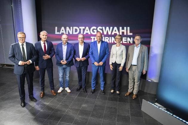 News Themen der Woche KW33 News Bilder des Tages 2024 LANDTAGSWAHL THÜRINGEN - MDR FAKT IST - WAHLRUNDE MIT DEN SPITZENKANDIDATEN ** NUR FÜR REDAKTIONELLE ZWECKE ** EDITORIAL USE ONLY **<p>15 08 2024-Erfurt: 2024 Landtagswahl Thüringen - Wahl 2024 - MDR-Sendung Fakt Ist - Wahlrunde mit den Spitzenkandidaten. im Foto, Gruppenbild aller Spitzenkandidaten kurz vor Beginn der Sendung, v.l. Mario Voigt (CDU), Björn Höcke (AfD), Bernhard Stengele (Buendnis90 Die Gruenen), Georg Maier (SPD), Thomas L. Kemmerich (FDP), Katja Wolf (BSW), Ministerpräsident Bodo Ramelow (Die Linke). ( Deutschland Thueringen Erfurt Copyright: SaschaxFromm *** 2024 STATE ELECTION THURINGIA MDR FAKT IST WAHLRUNDE WITH THE TOP CANDIDATES FOR EDITORIAL PURPOSES ONLY EDITORIAL USE ONLY p 15 08 2024 Erfurt 2024 St Copyright: SaschaxFromm doc7wr62h6b33l1h8ryw5fs ,EDITORIAL USE ONLY