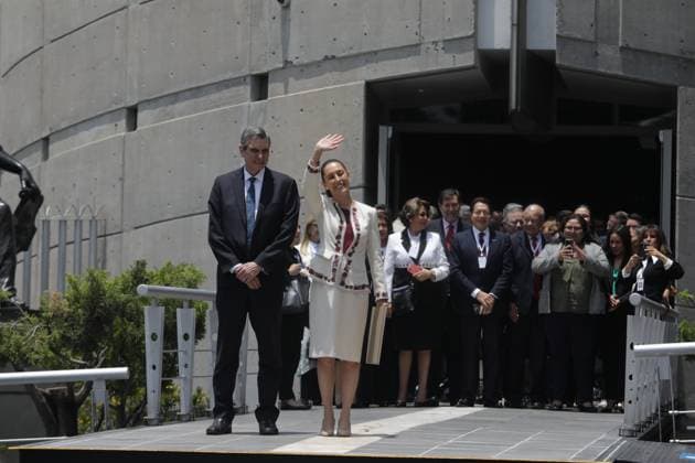 Claudia Sheinbaum Pardo leaves the Electoral Tribunal of the Judicial Branch of the Federation after receiving the certificate of qualified majority as President-Elect of Mexico. on August 15, 2024 in Mexico City, Mexico. Mexico City Mexico - ZUMAe321 20240815_zia_e321_059 Copyright: xIanxRoblesx