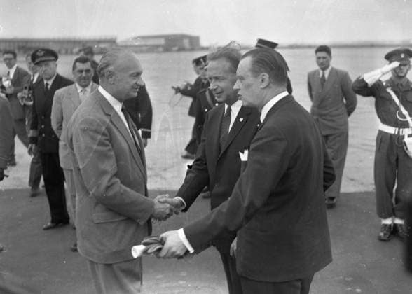 Ancestor : Dag Hammarskjöld 1958- Dag Hammarskjöld (SECRETAIRE GÉNÉRAL DES NATIONS UNIES ) - MINISTRE PIERRE WIGNY (AFF ETRANGÈRES ) Brussels Belgium  Copyright: xx