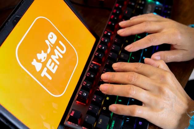 July 12, 2024, Paraguay. In this photo illustration, a person typing and next to the Temu logo is displayed on the screen of a tablet. July 12, 2024, Paraguay. In this photo illustration, a person typing and next to the Temu logo is displayed on the screen of a tablet Copyright: xZoonar.com JAQUExDAxSILVAx 21931696
