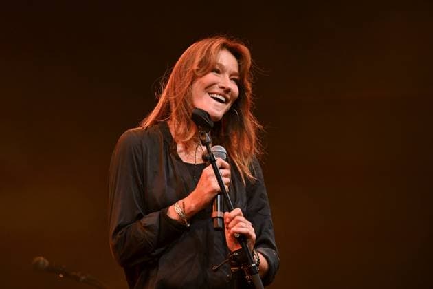 Bilder des Jahres 2024, Entertainment 08 August Entertainment Themen der Woche KW33 Entertainment Bilder des Tages French singer Carla Bruni performs at her concert of the Helsinki Festival in Helsinki, Finland on Friday, 16th August, 2024. Helsinki Finland  Copyright: xMarkkuxUlanderx LKFTJK20240816203517UDIS