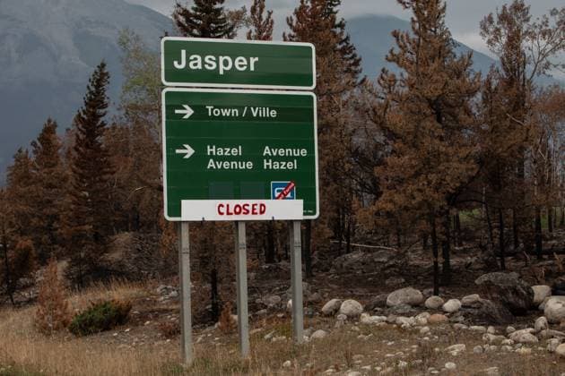 Kanada, Waldbrände in Alberta August 16, 2024, Jasper, Ab, CANADA: Burnt forest on the edge of Jasper, Alberta, on Friday August 16, 2024. Wildfire caused evacuations and widespread damage in the National Park and Jasper townsite. Jasper CANADA  - ZUMAc35_ 20240816_zaf_c35_071 Copyright: xAmberxBrackenx