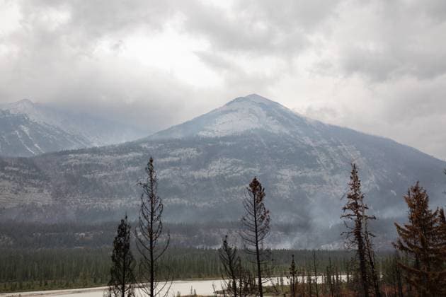 Kanada, Waldbrände in Alberta August 16, 2024, Jasper, Ab, CANADA: A wildfire smoulders outside of Jasper, Alberta, on Friday August 16, 2024. Wildfire caused evacuations and widespread damage in the National Park and Jasper townsite. Jasper CANADA  - ZUMAc35_ 20240816_zaf_c35_072 Copyright: xAmberxBrackenx